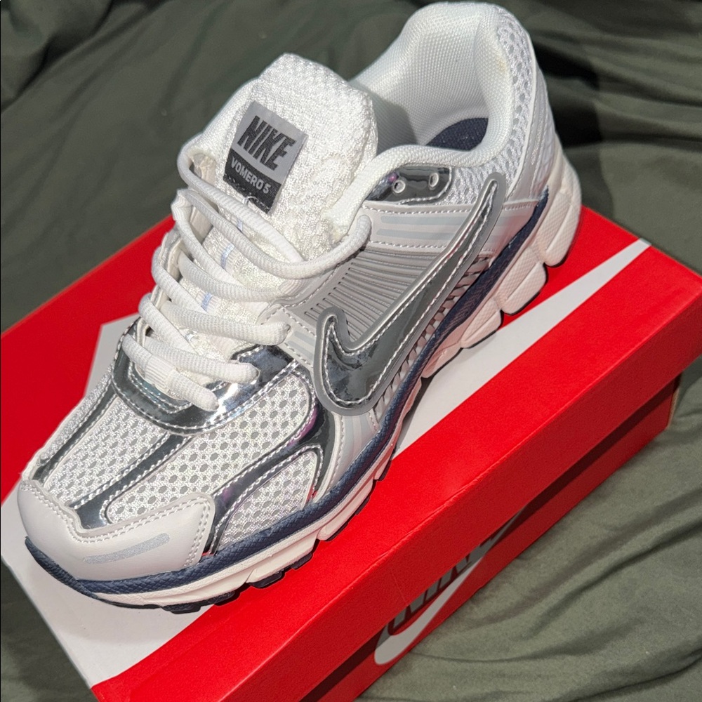 Nike VOMERO 5 White and Metallic Sneakers